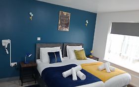 Premium Serviced Accommodation Nottingham - All Ensuite Rooms Or Whole House - Near Train Station, City Centre & Trent Bridge - Fast Free Wifi - Parking